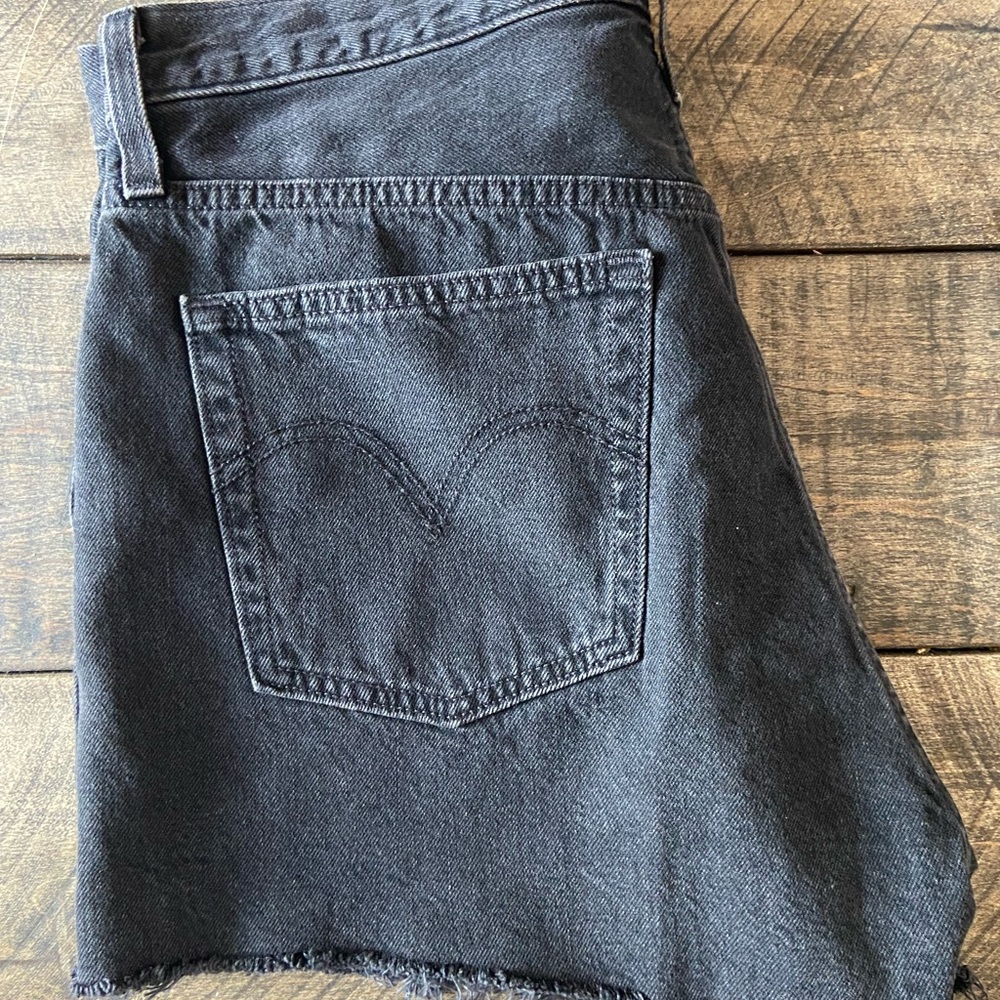 Womens Levi Shorts - Picture 3 of 5